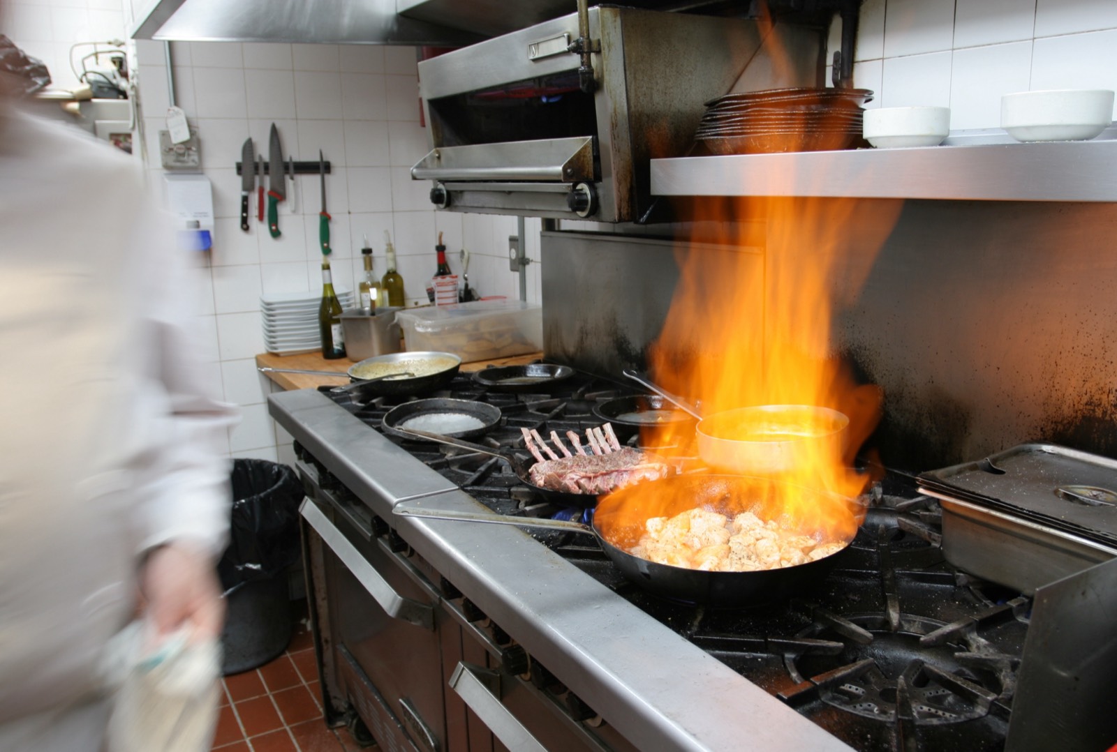 Cuisine professionnelle, flambage en poêle